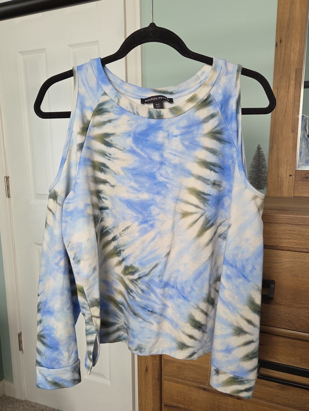 Boston Proper Blue, White & Green Tie-Dye Cold Shoulder Sweatshirt